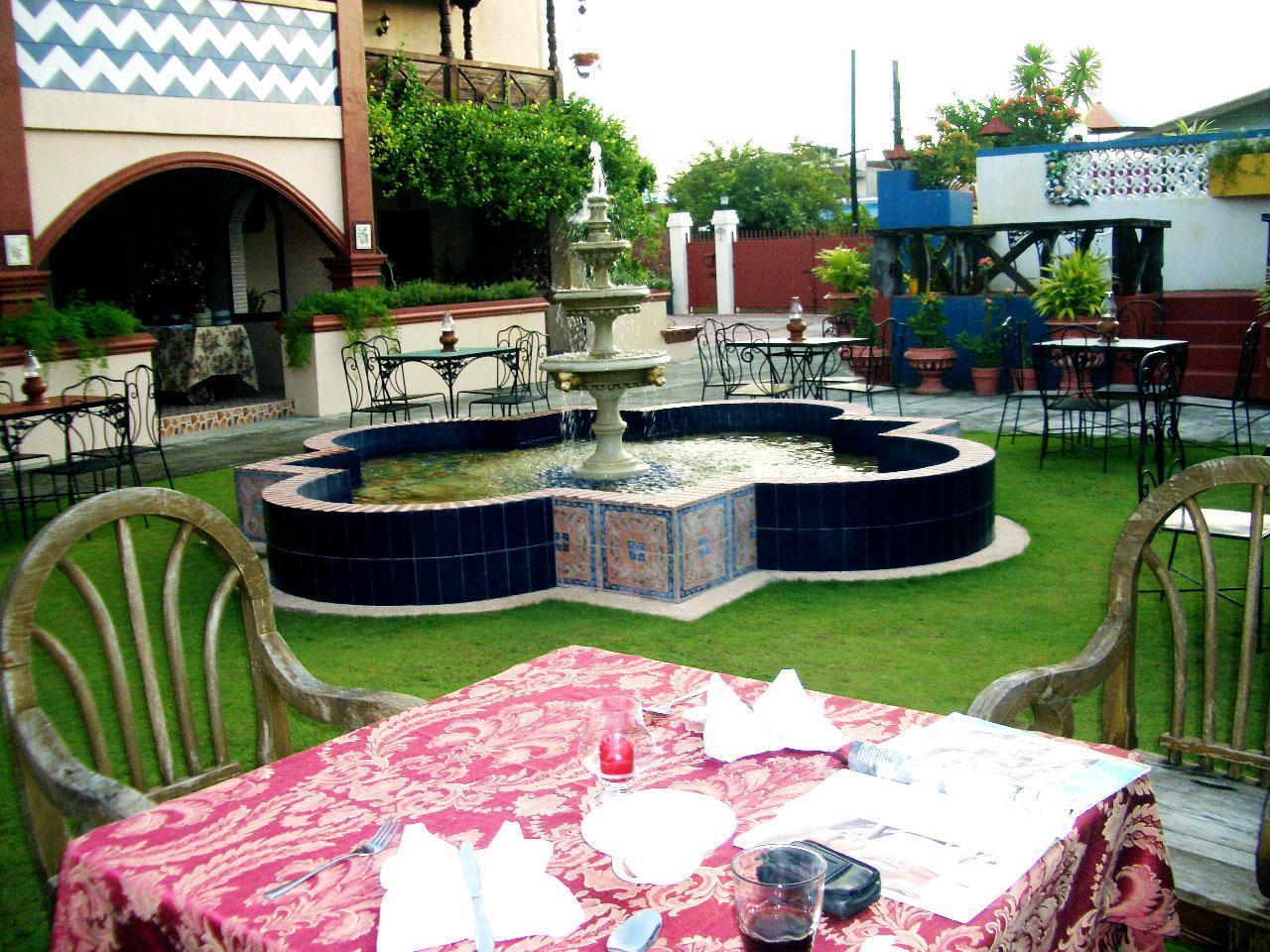 Casa La Granja Hotel Iloilo City Exterior photo
