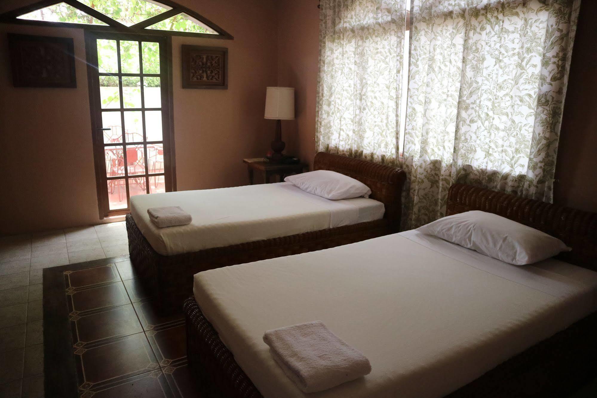 Casa La Granja Hotel Iloilo City Exterior photo